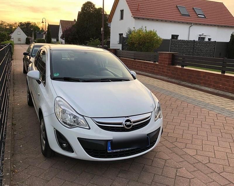 Weiß Gebraucht 2011 Opel Corsa Limousine | 2.390 € (Guter Preis) - Bild 1/4