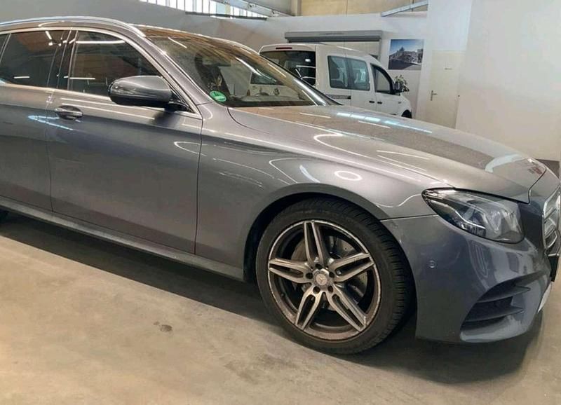 Gebraucht Mercedes E220 AMG line 194 PS (142 kW) 2016 Selenitgrau  metalliclack Kombi