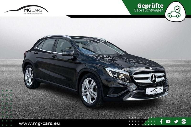 Nachtschwarz Gebraucht 2015 Mercedes GLA220 Urban SUV | 17.950 € (Fairer Preis) - Bild 1/4