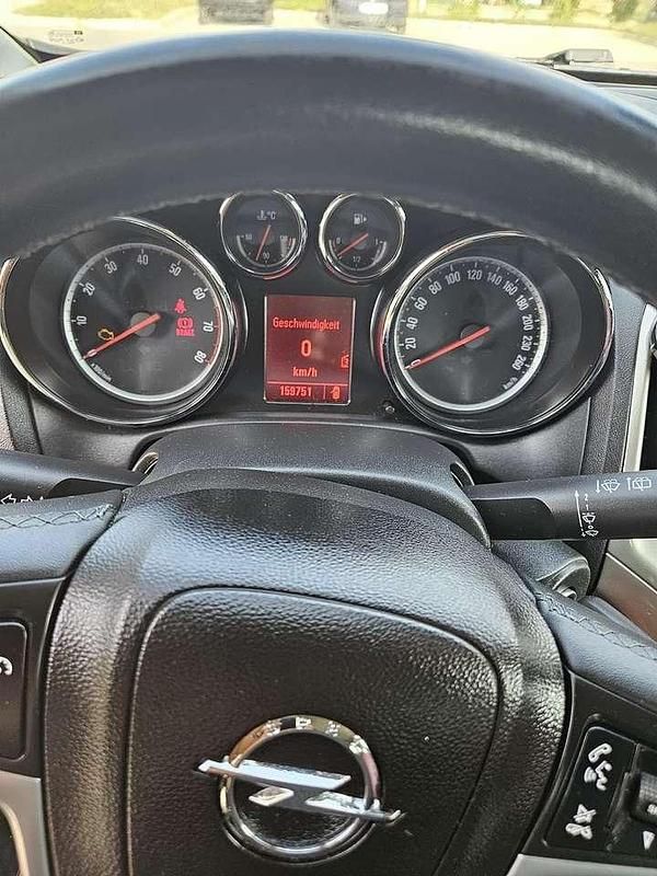 Gebraucht Opel Astra Design Edition 140 PS (102 kW) 2011 Grau Kombi