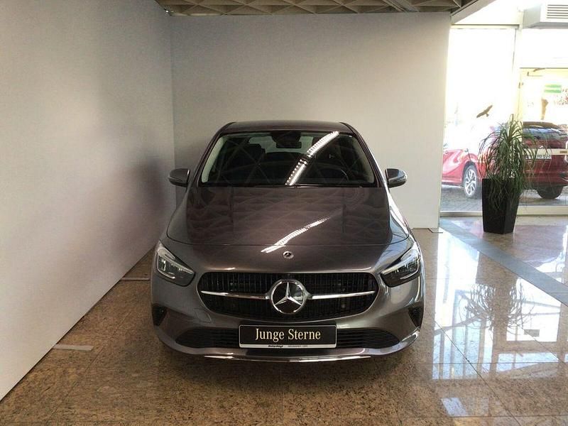 Gebraucht Mercedes B200 Advanced Plus 163 PS (119 kW) 2024 Grau Van / Kleinbus