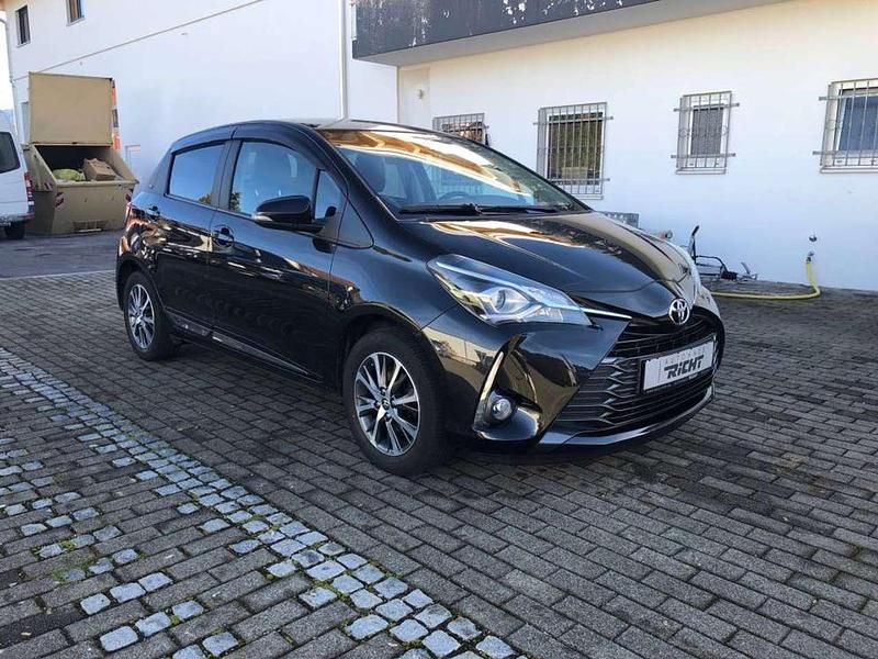 Gebraucht Toyota Yaris 111 PS (81 kW) 2020 Mysticschwarz mica Kleinwagen