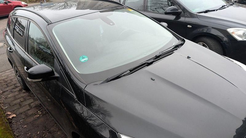 Gebraucht Ford Focus Titanium 120 PS (88 kW) 2015 Schwarz Kombi