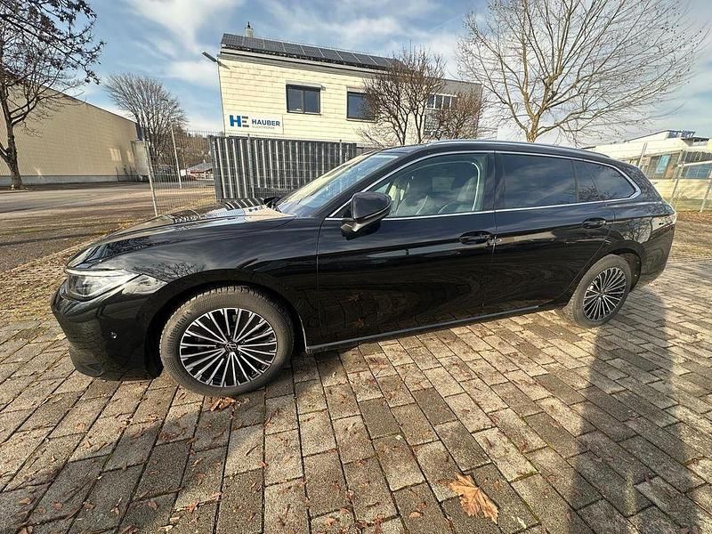 Gebraucht VW Passat Elegance 150 PS (110 kW) 2024 Schwarz Kombi