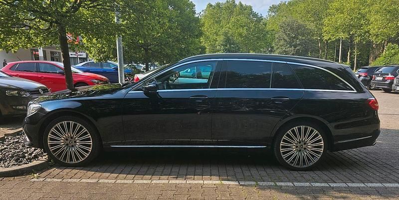 Schwarz Gebraucht 2017 Mercedes 220 Kombi | 17.500 € (Superpreis) - Bild 1/4