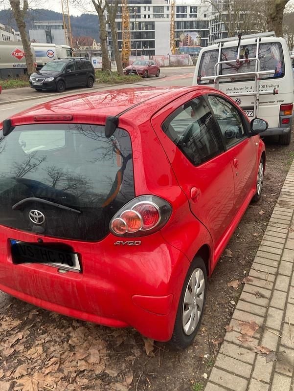 Gebraucht Toyota Aygo 68 PS (50 kW) 2014 Rot Kleinwagen