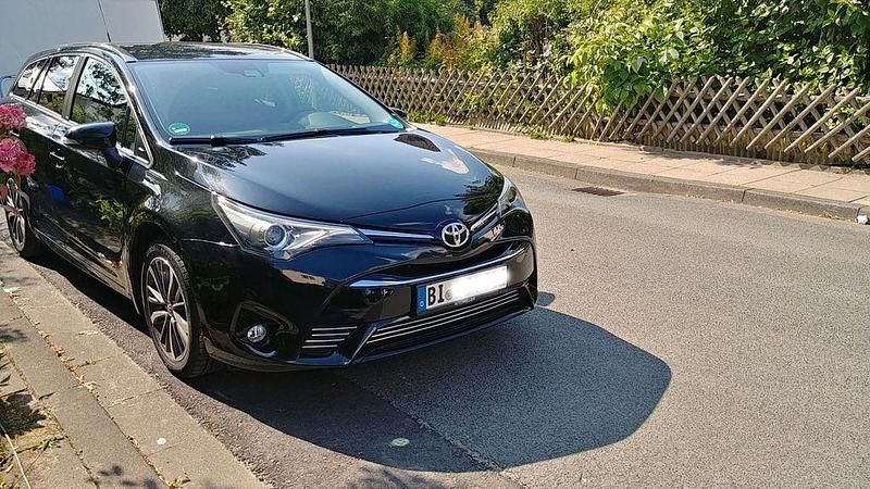 Schwarz Gebraucht 2016 Toyota Avensis Edition-S Kombi | 12.500 € (Fairer Preis) - Bild 1/4