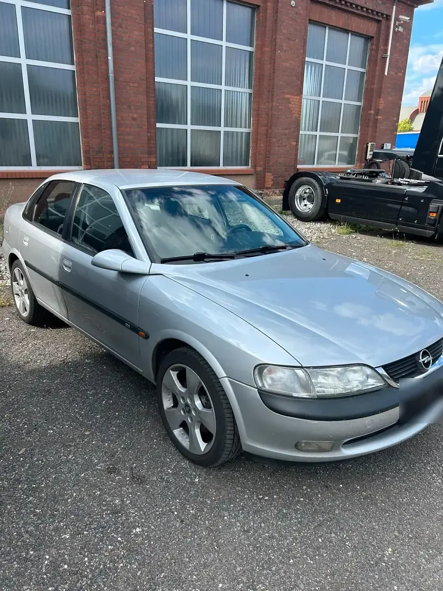 Gebraucht Opel Vectra 136 PS (100 kW) 1997 Silber Limousine