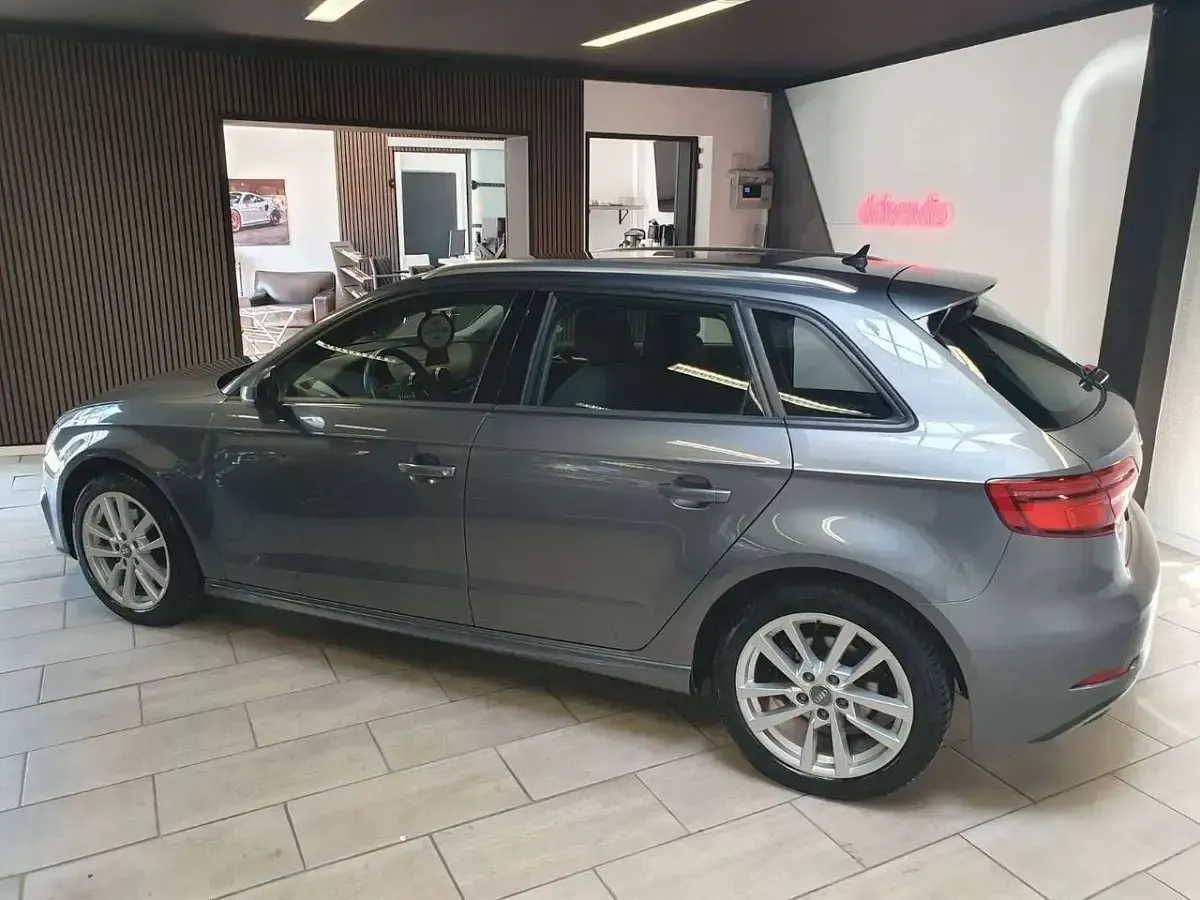 Gebraucht Audi e-tron Sport 204 PS (150 kW) 2020 Monsungrau SUV