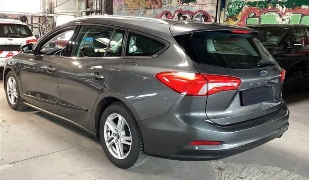 Używany Ford Focus Cool & Connect 120 KM (88 kW) 2020 Szary Kombi