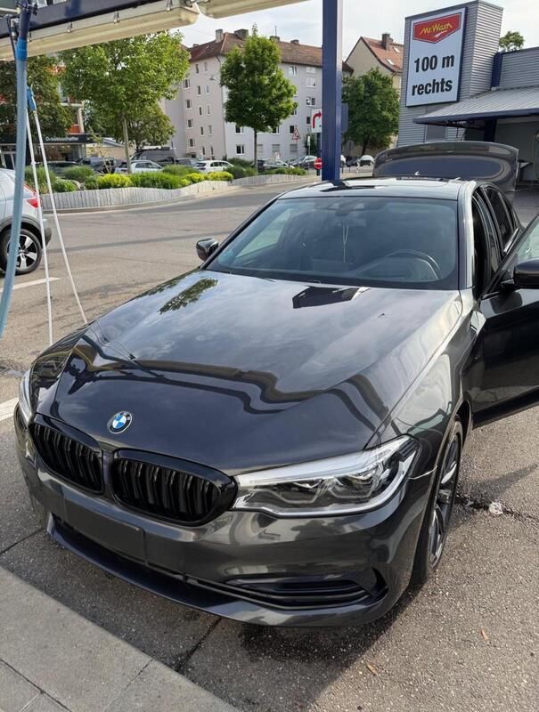 Andere außenfarben Gebraucht 2019 BMW 520 Sport Line Limousine | 29.990 € (Fairer Preis) - Bild 1/4