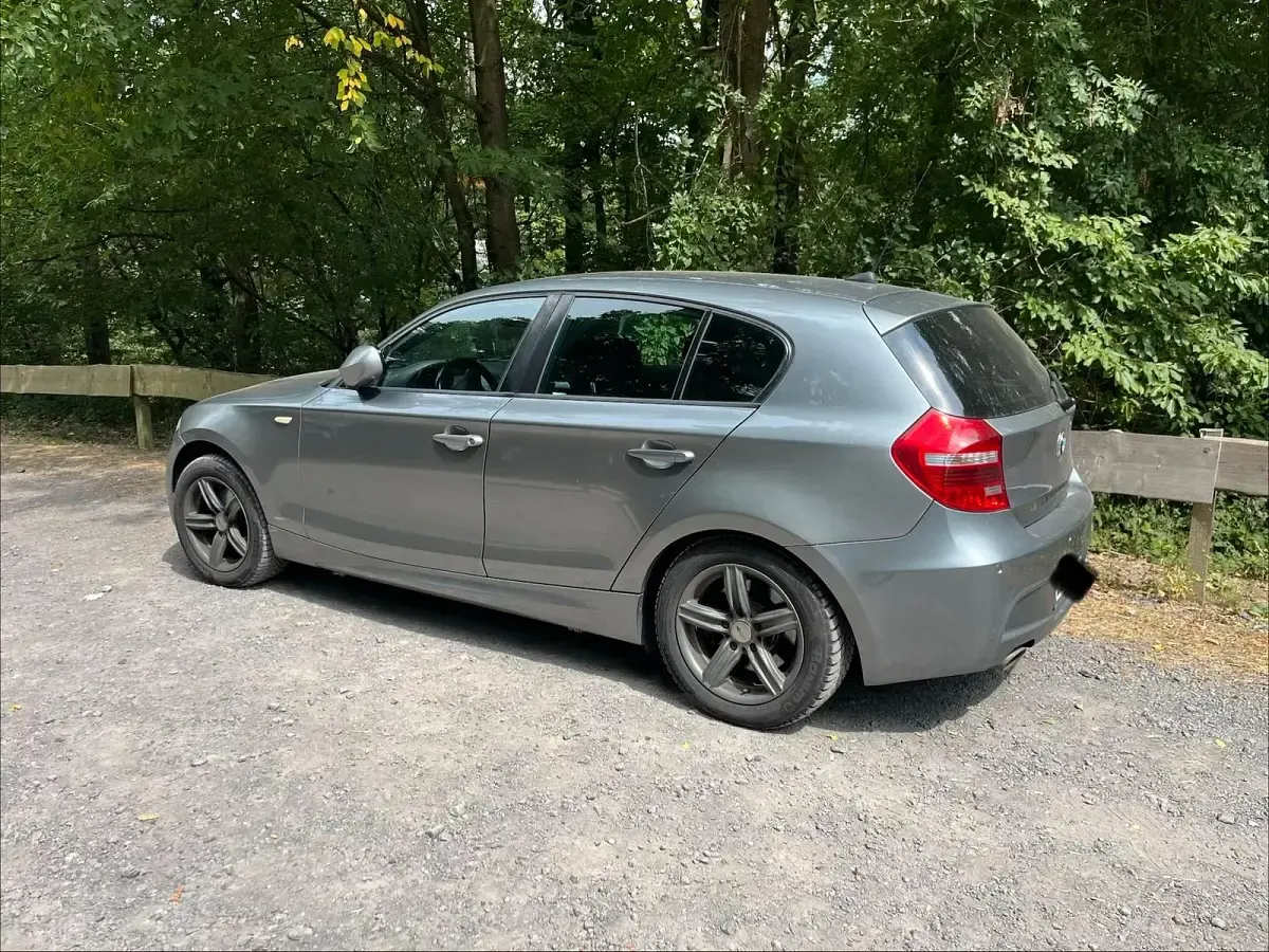 Gebraucht BMW 120 M Sport 177 PS (130 kW) 2009 Grau Kleinwagen