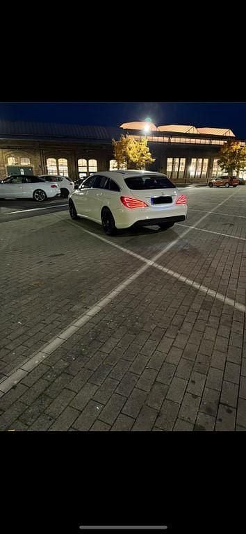 Gebraucht Mercedes CLA180 Shooting Brake 122 PS (89 kW) 2016 Weiß Kombi
