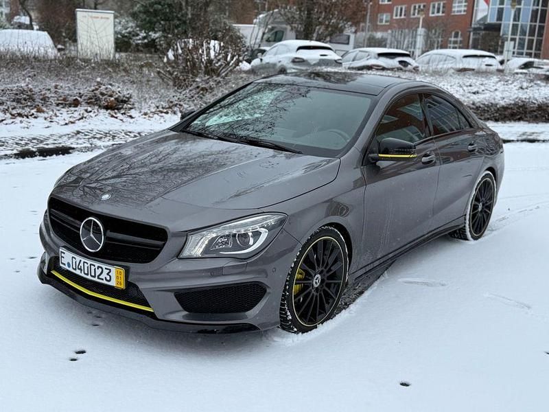 Grau Gebraucht 2013 Mercedes CLA250 AMG line Limousine | 15.900 € (Fairer Preis) - Bild 1/4