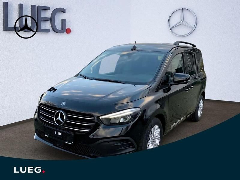 Schwarz Gebraucht 2024 Mercedes T180 Progressive Van / Kleinbus | 40.341 € - Bild 1/4
