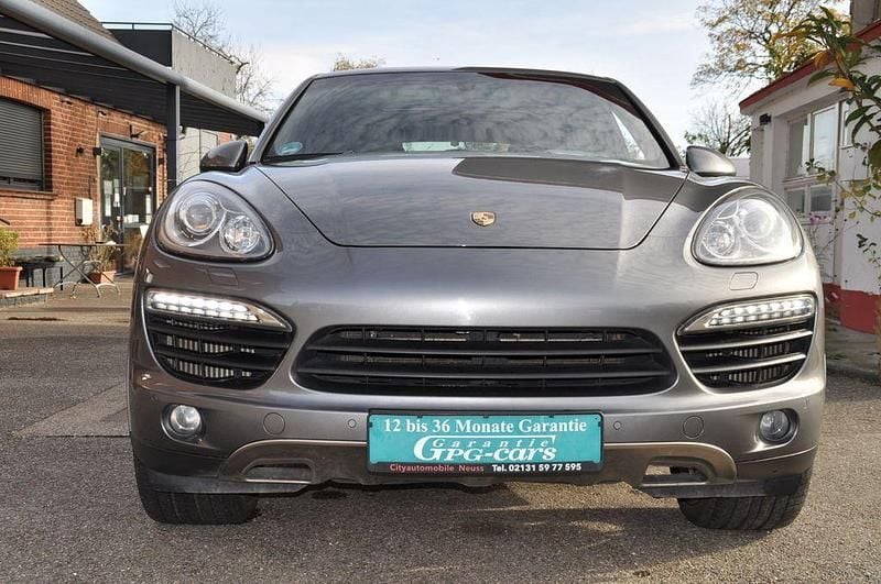 Grau Gebraucht 2014 Porsche Cayenne S SUV | 24.899 € - Bild 1/4