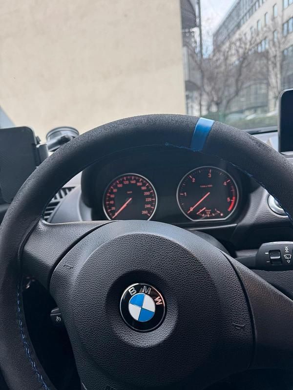 Gebraucht BMW 120 177 PS (130 kW) 2011 Schwarz Kleinwagen