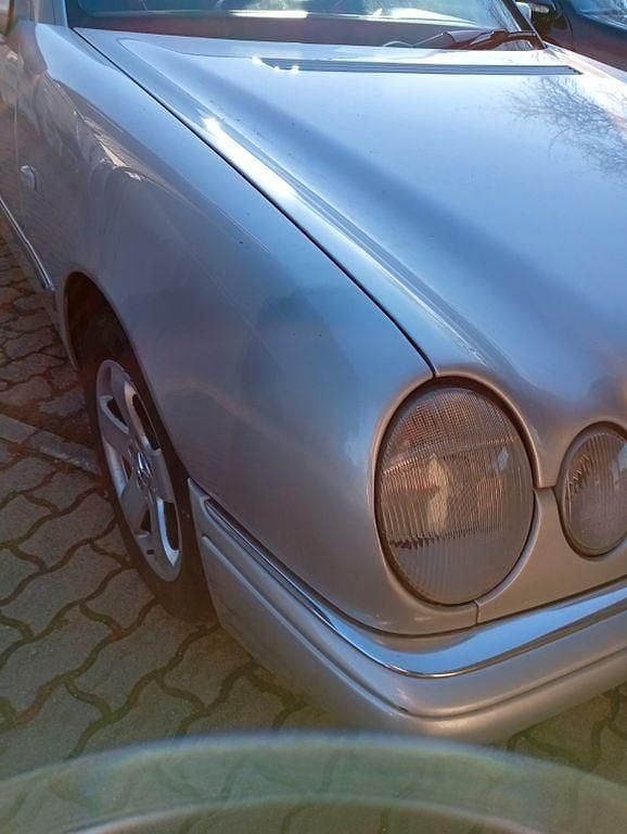 Gebraucht Mercedes E280 Elegance 204 PS (150 kW) 1999 Silber Limousine