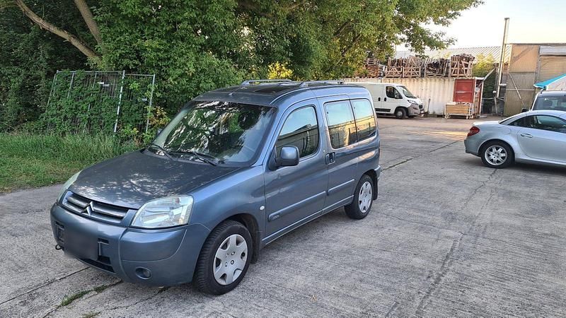 Grau Gebraucht 2005 Citroën Berlingo Van / Kleinbus | 950 € - Bild 1/4