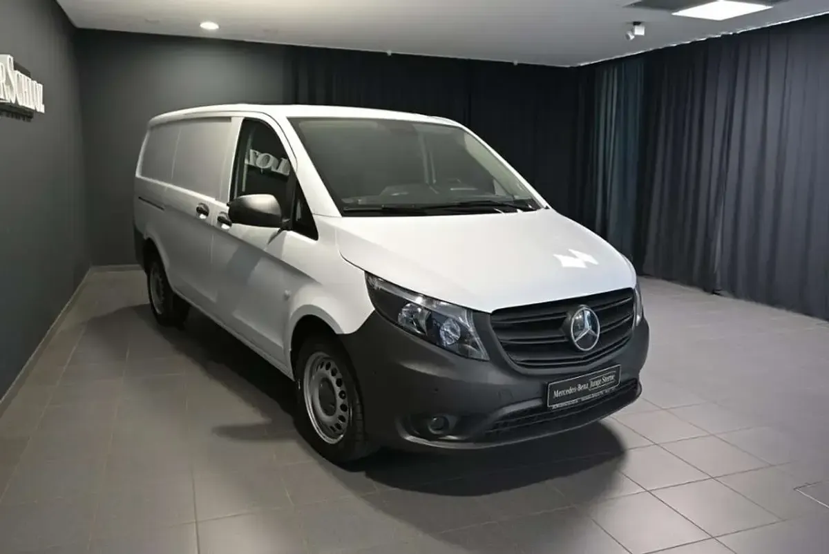 Gebraucht Mercedes Vito 163 PS (119 kW) 2023 Arktikweiß Van