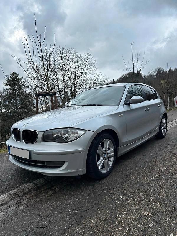 Gebraucht BMW 118 143 PS (105 kW) 2009 Silber Kleinwagen