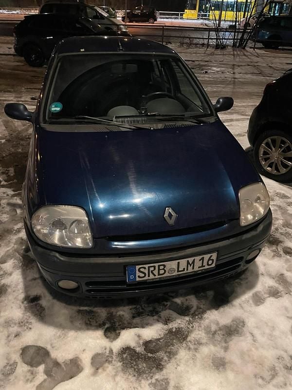 Blau Gebraucht 2000 Renault Clio II Kleinwagen | 1.100 € (Fairer Preis) - Bild 1/4