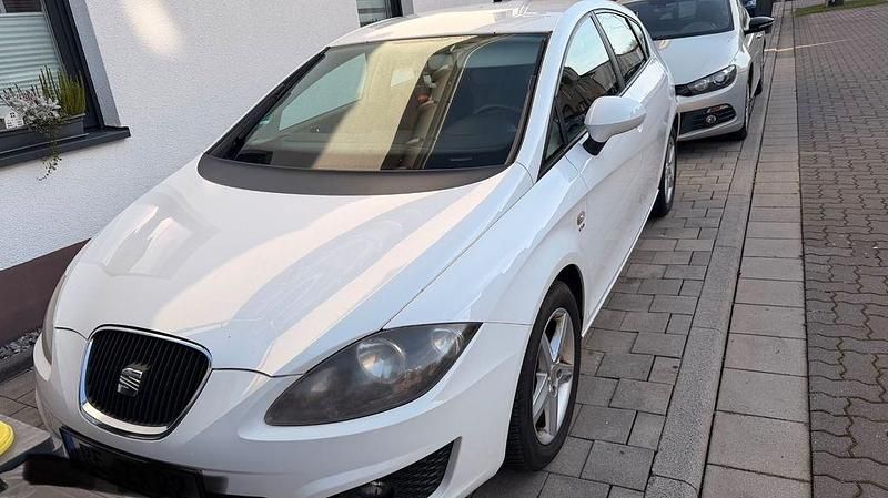Gebraucht Seat Leon Style 125 PS (91 kW) 2009 Weiß Limousine