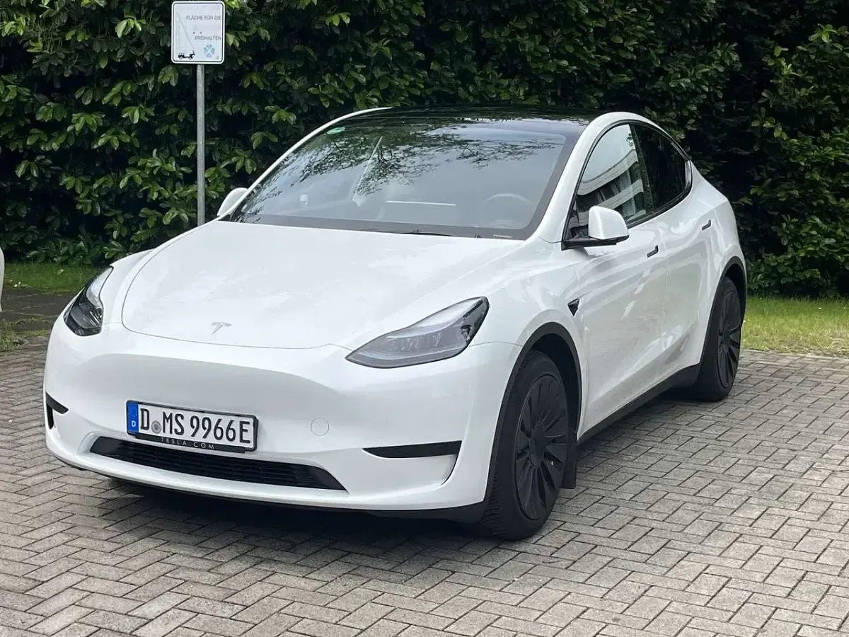 Gebraucht Tesla Model Y RWD 255 kW (347 PS) 2023 Weiß SUV