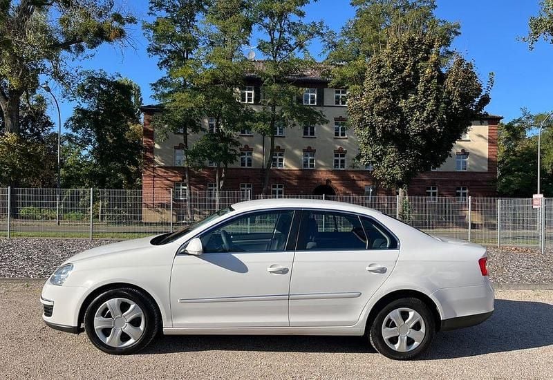 Weiß Gebraucht 2008 VW Jetta Comfortline Limousine | 1.690 € (Superpreis) - Bild 1/4