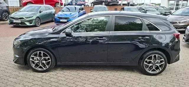 Gebraucht Kia Ceed 140 PS (102 kW) 2025 Schwarz Kleinwagen