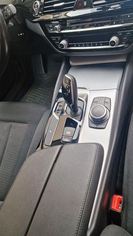 Gebraucht BMW 520 190 PS (139 kW) 2018 Schwarz Kombi