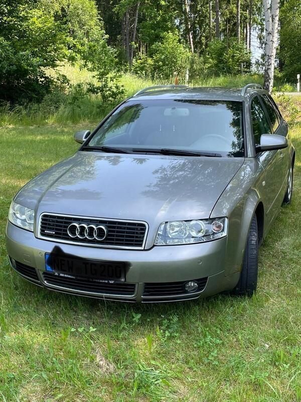 Grau Gebraucht 2003 Audi A4 Kombi | 2.699 € - Bild 1/4