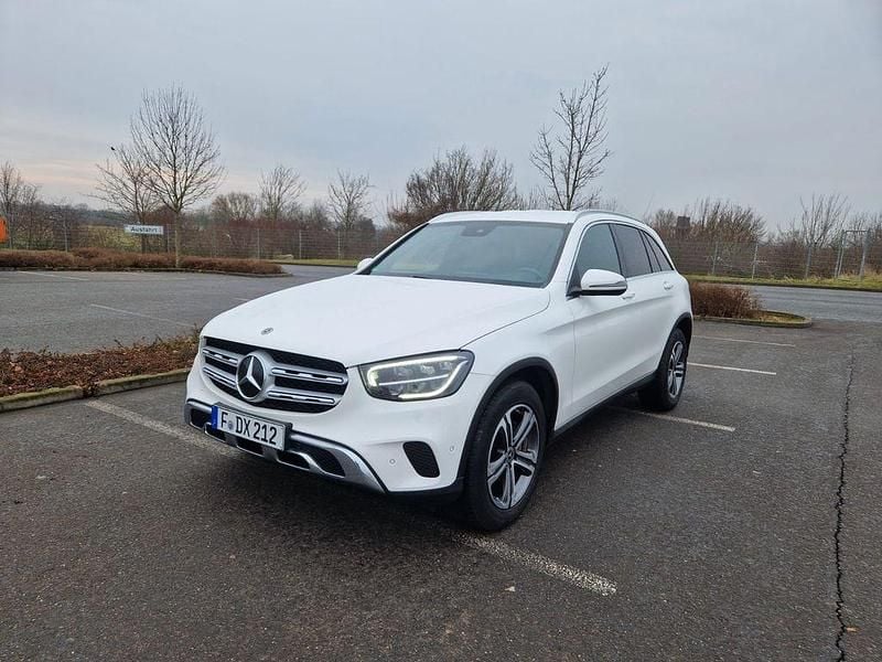 Weiß Gebraucht 2022 Mercedes GLC220 AMG line SUV | 37.900 € (Superpreis) - Bild 1/4