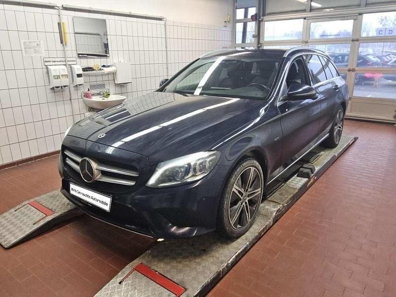 Gebraucht Mercedes C300e Avantgarde 320 PS (235 kW) 2020 Cavansitblau  metallic Limousine