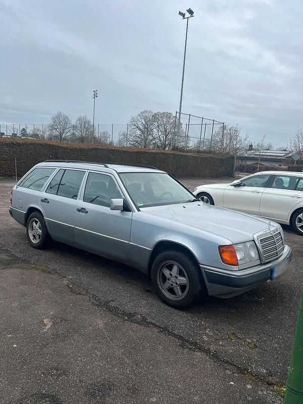 Usata Mercedes E220 150 CV (110 kW) 1993 Argento Station wagon
