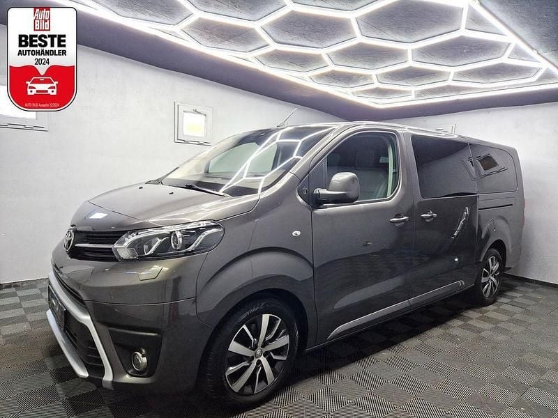 Grau Gebraucht 2020 Toyota Proace Verso Kombi | 36.980 € (Fairer Preis) - Bild 1/4