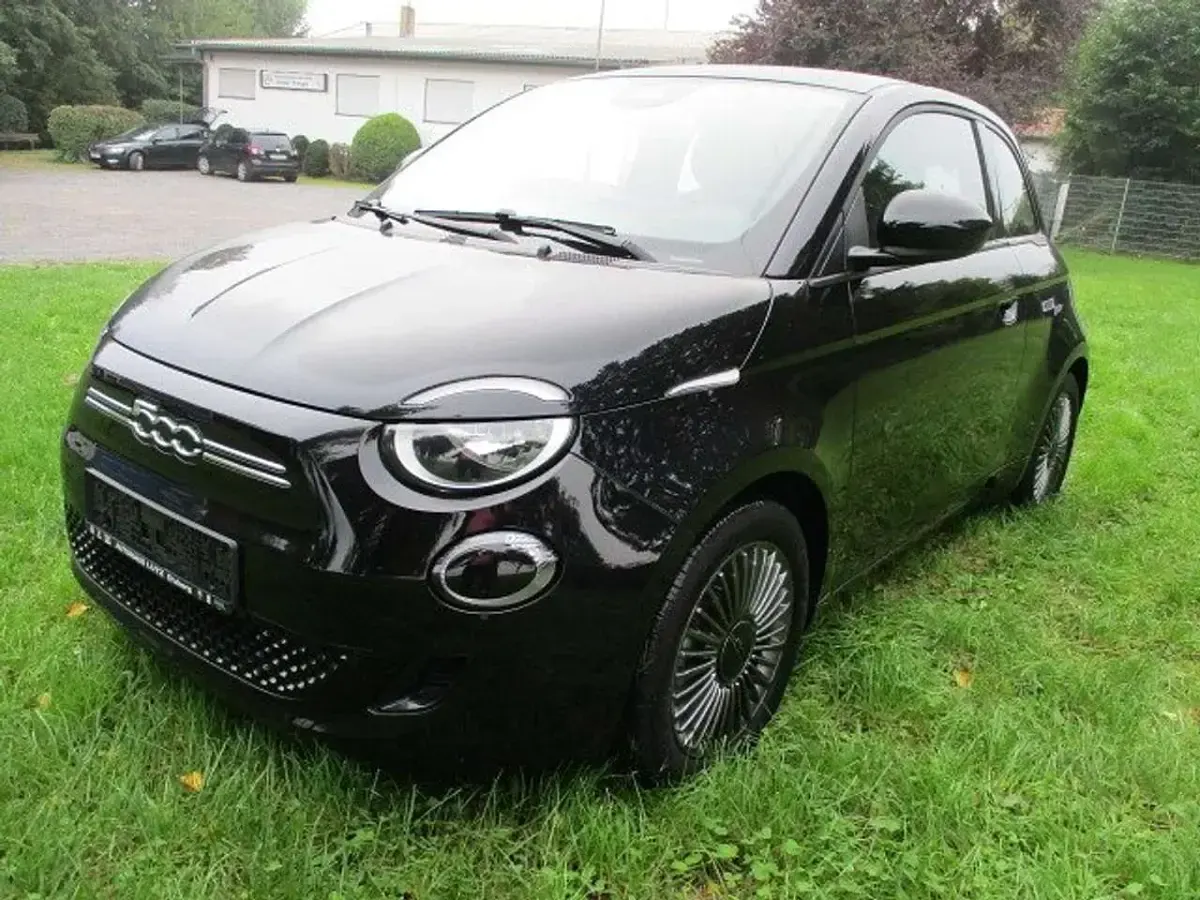 Second-hand Fiat 500e Icon 86 kW (118 CP) 2022 Negru Berlinǎ