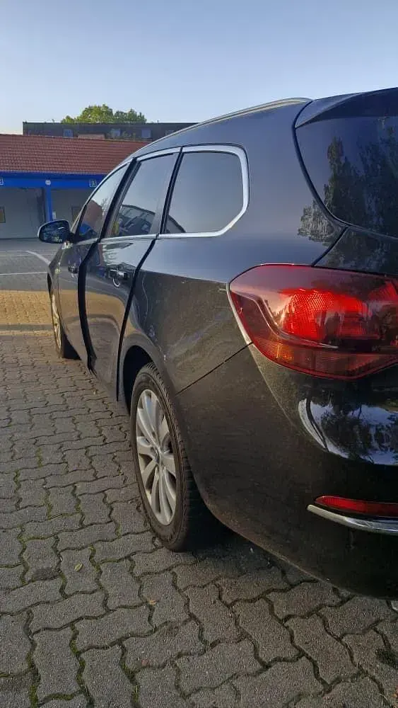 Gebraucht Opel Astra 136 PS (100 kW) 2015 Schwarz Kombi