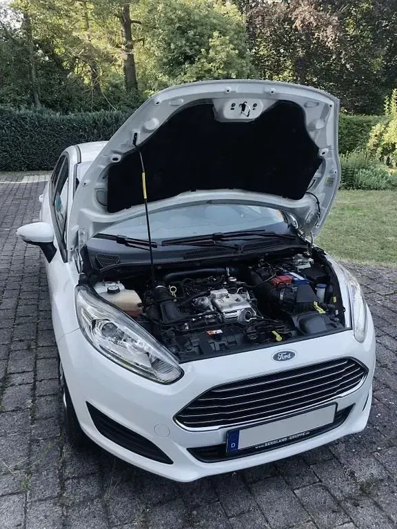 Gebraucht Ford Fiesta SYNC Edition 101 PS (74 kW) 2015 Weiß Kleinwagen