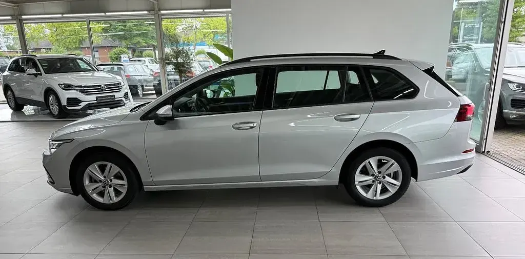 Gebraucht VW Golf VIII Life 110 PS (80 kW) 2023 Silber Limousine