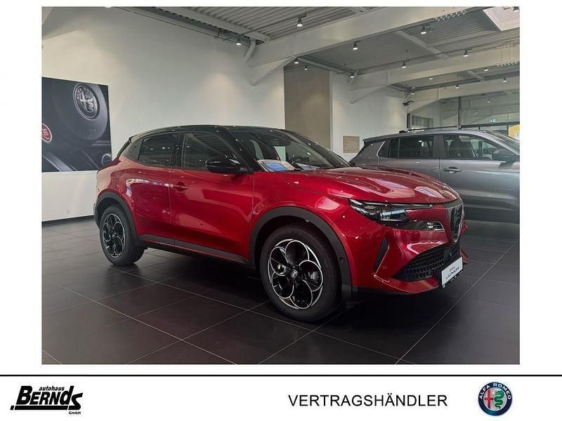 Rosso brera mit schwarzem dach Neu 2025 Alfa Romeo GT Junior Edizione Speciale SUV | 32.985 € (Fairer Preis) - Bild 1/4