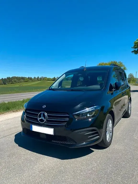 Gebraucht Mercedes T180 Edition 131 PS (96 kW) 2025 Schwarz Van / Kleinbus