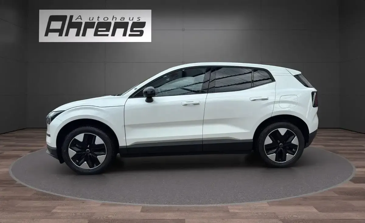 Gebraucht Volvo EX30 Plus 200 kW (272 PS) 2025 Weiß metallic SUV