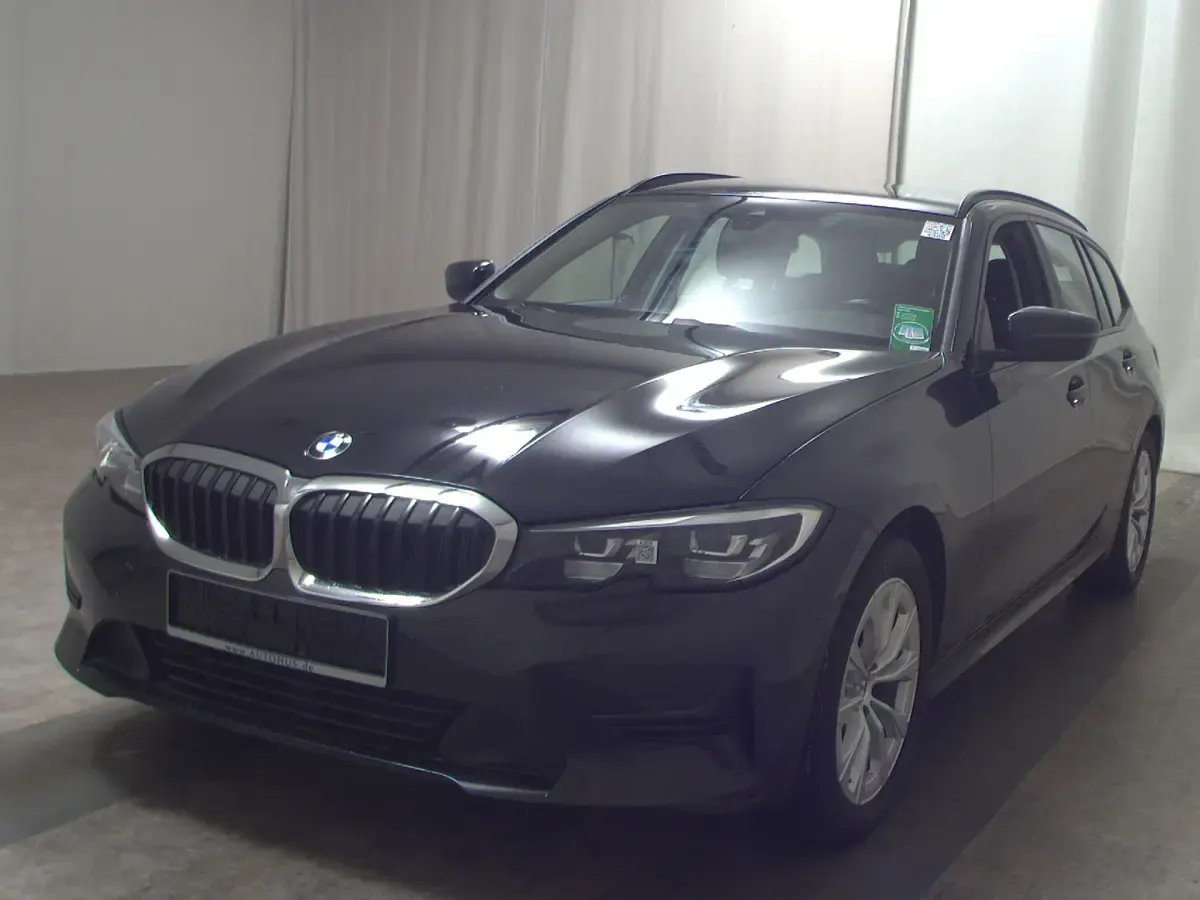 Gebraucht BMW 318 Sport Line 156 PS (114 kW) 2021 Schwarz Kombi
