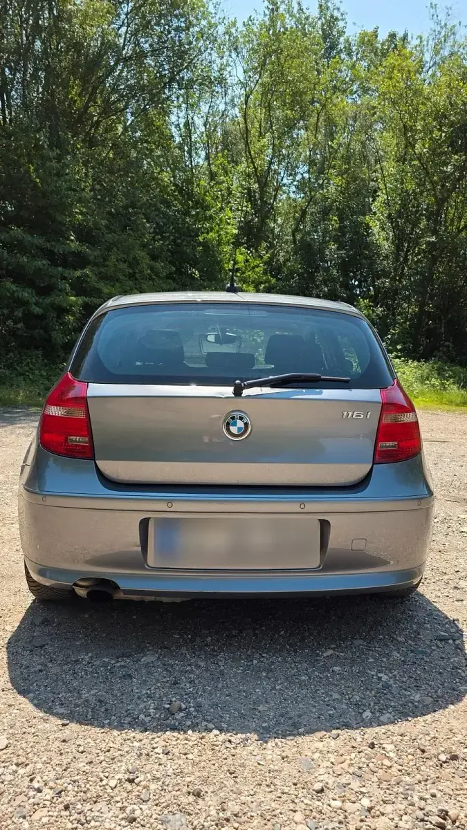 Gebraucht BMW 116 Basis 122 PS (89 kW) 2010 Grau Kleinwagen