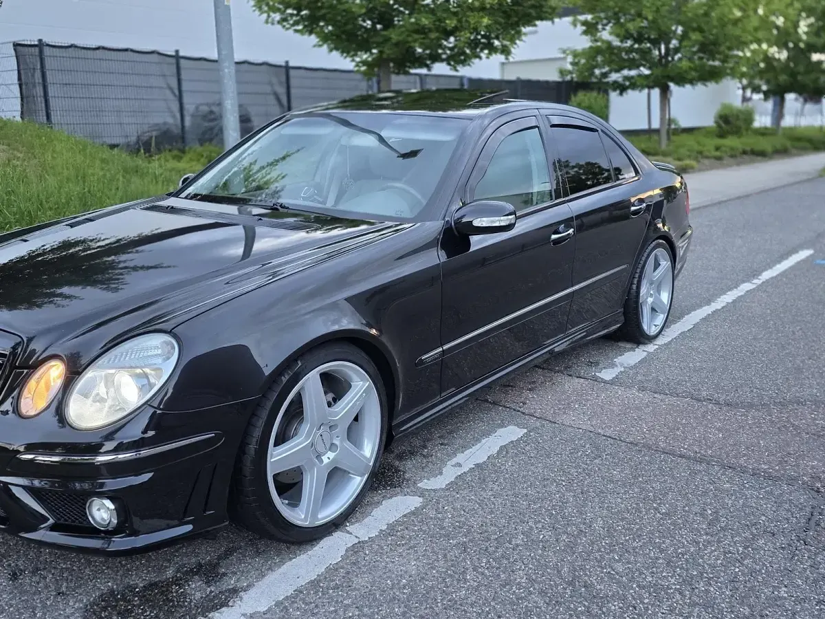 Gebraucht Mercedes E320 AMG 222 PS (163 kW) 2004 Schwarz Limousine