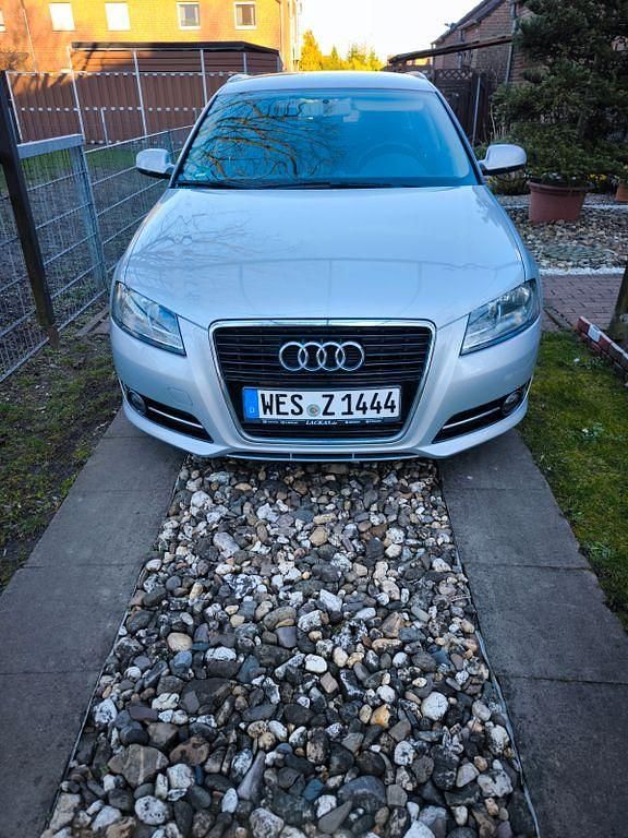 Gebraucht Audi A3 Attraction 105 PS (77 kW) 2011 Silber Kleinwagen