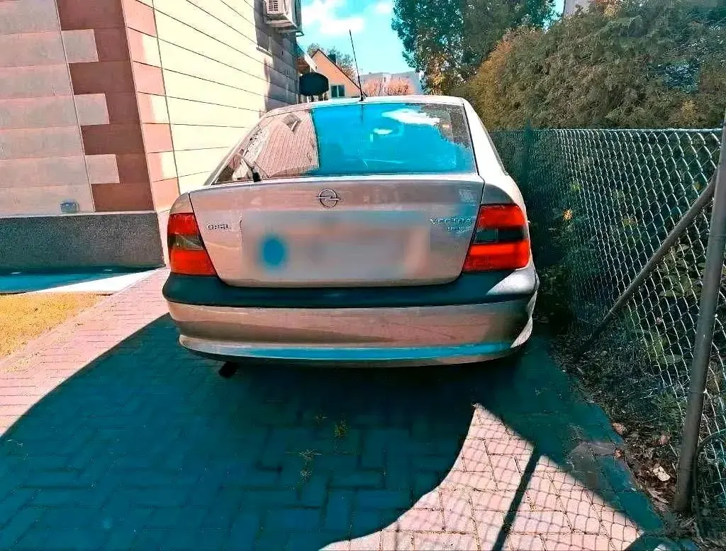 Gebraucht Opel Vectra 115 PS (84 kW) 1996 Gold Limousine