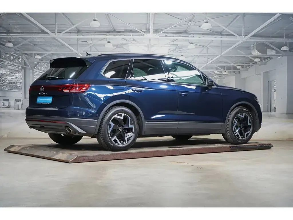 Gebraucht VW Touareg Basis 231 PS (169 kW) 2025 Meloe blue kristalleffekt SUV