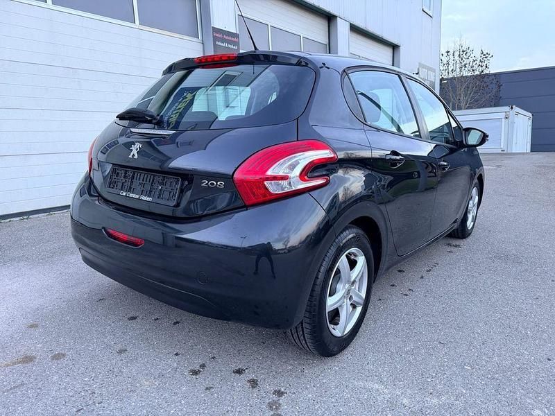 Gebraucht Peugeot 208 Active 95 PS (69 kW) 2012 Schwarz Kleinwagen